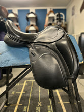 Load image into Gallery viewer, 18&quot; Frank Baines Adagio Dressage Saddle-Saddle-Consignment-Evolution Equestrian Co.
