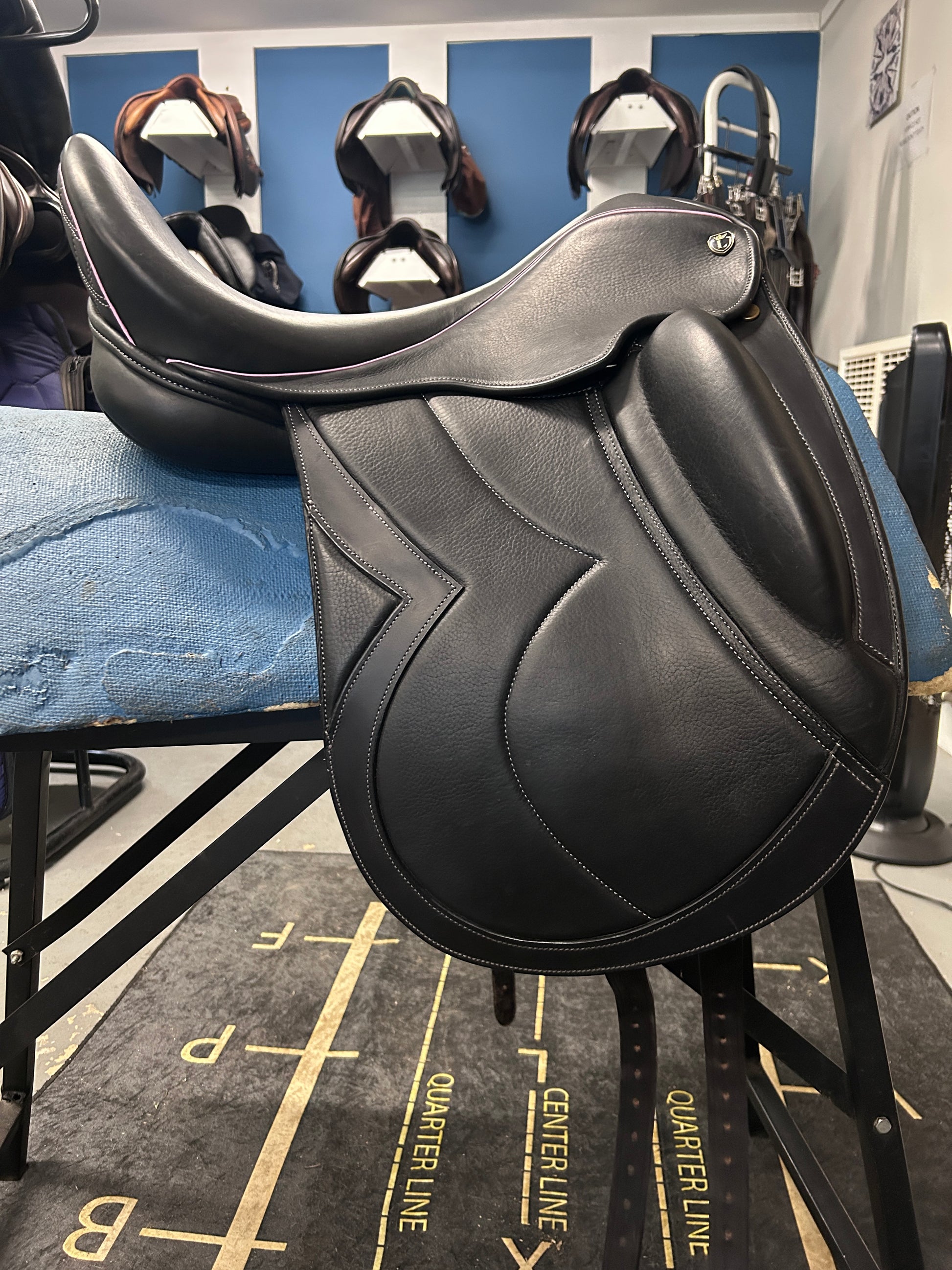 18" Lovas Legato Dressage Saddle-Saddle-Consignment-Evolution Equestrian Co.