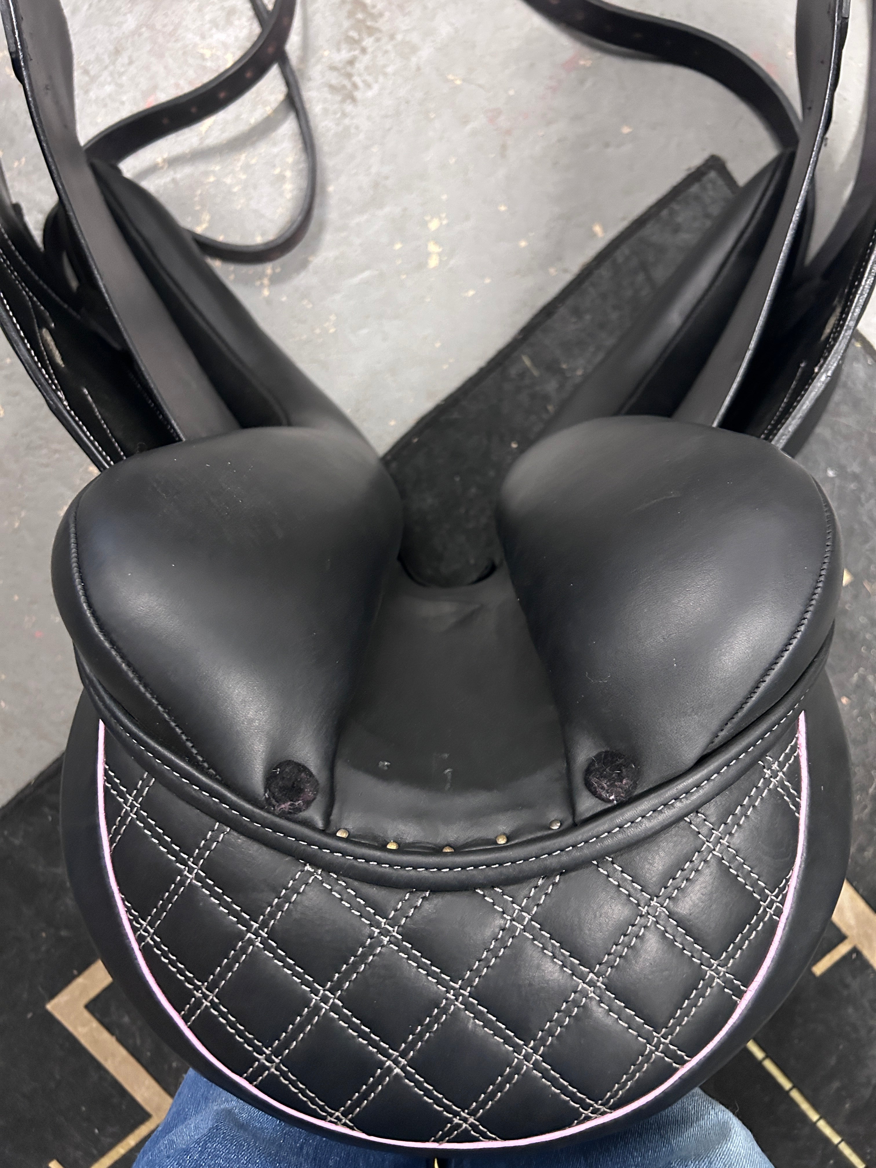 18" Lovas Legato Dressage Saddle-Saddle-Consignment-Evolution Equestrian Co.
