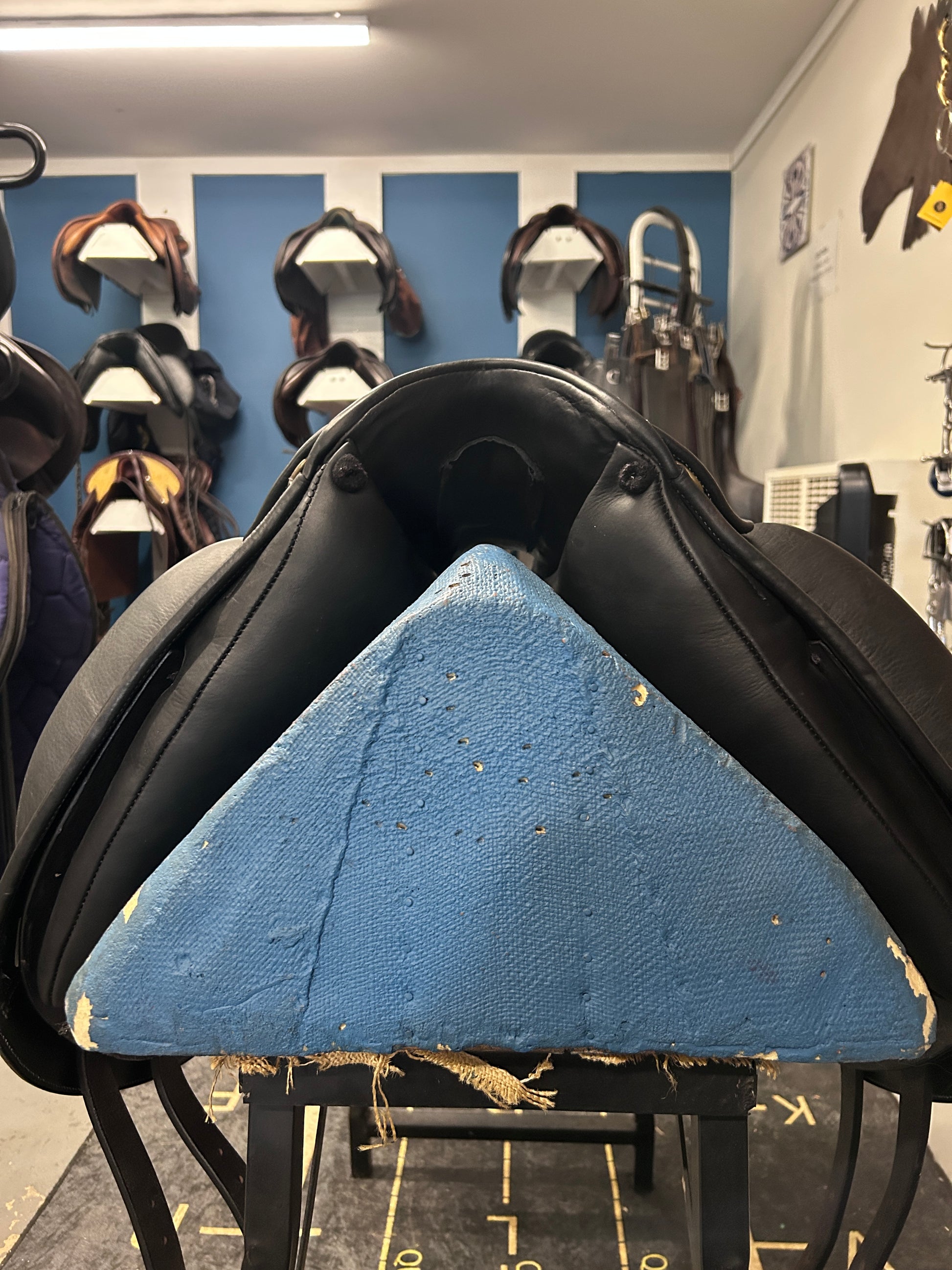 18" Lovas Legato Dressage Saddle-Saddle-Consignment-Evolution Equestrian Co.