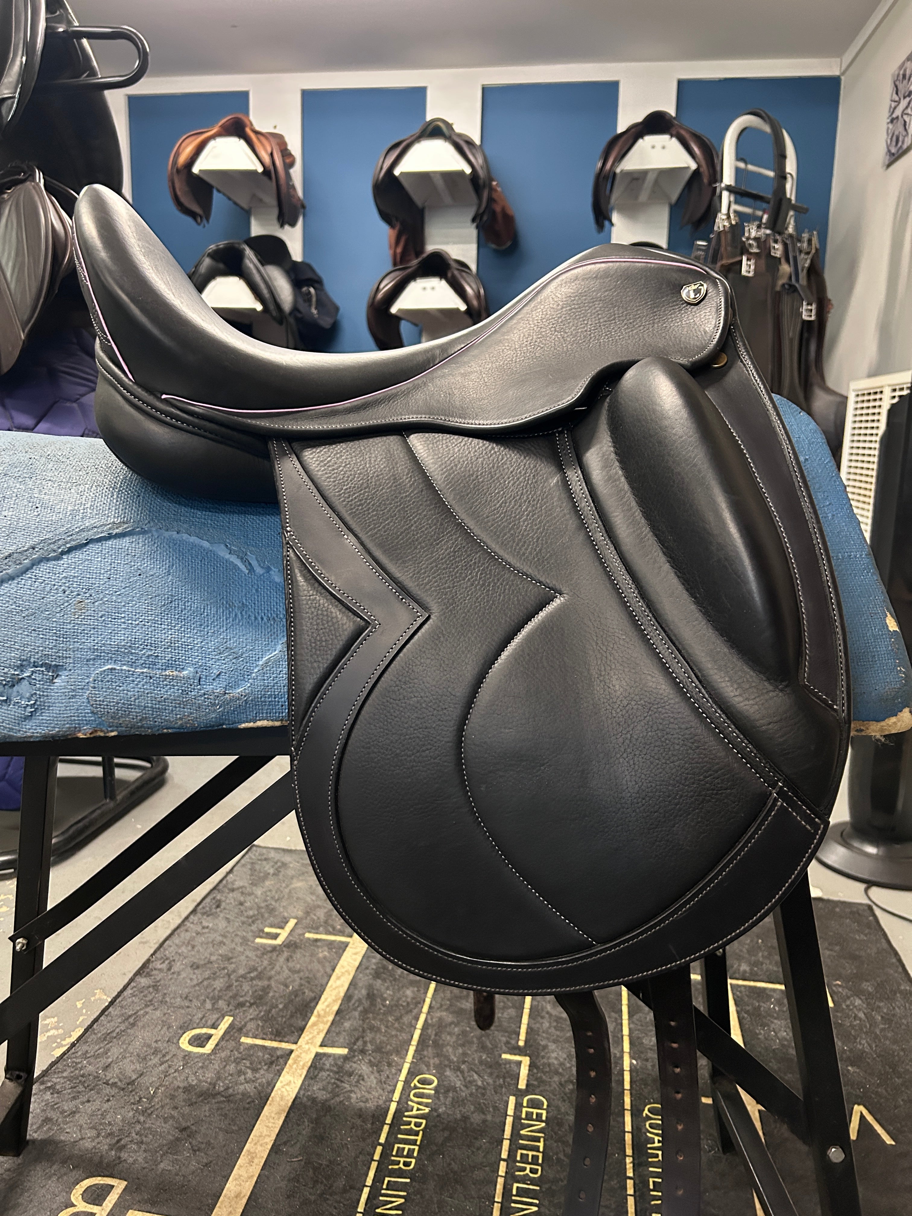 18" Lovas Legato Dressage Saddle-Saddle-Consignment-Evolution Equestrian Co.