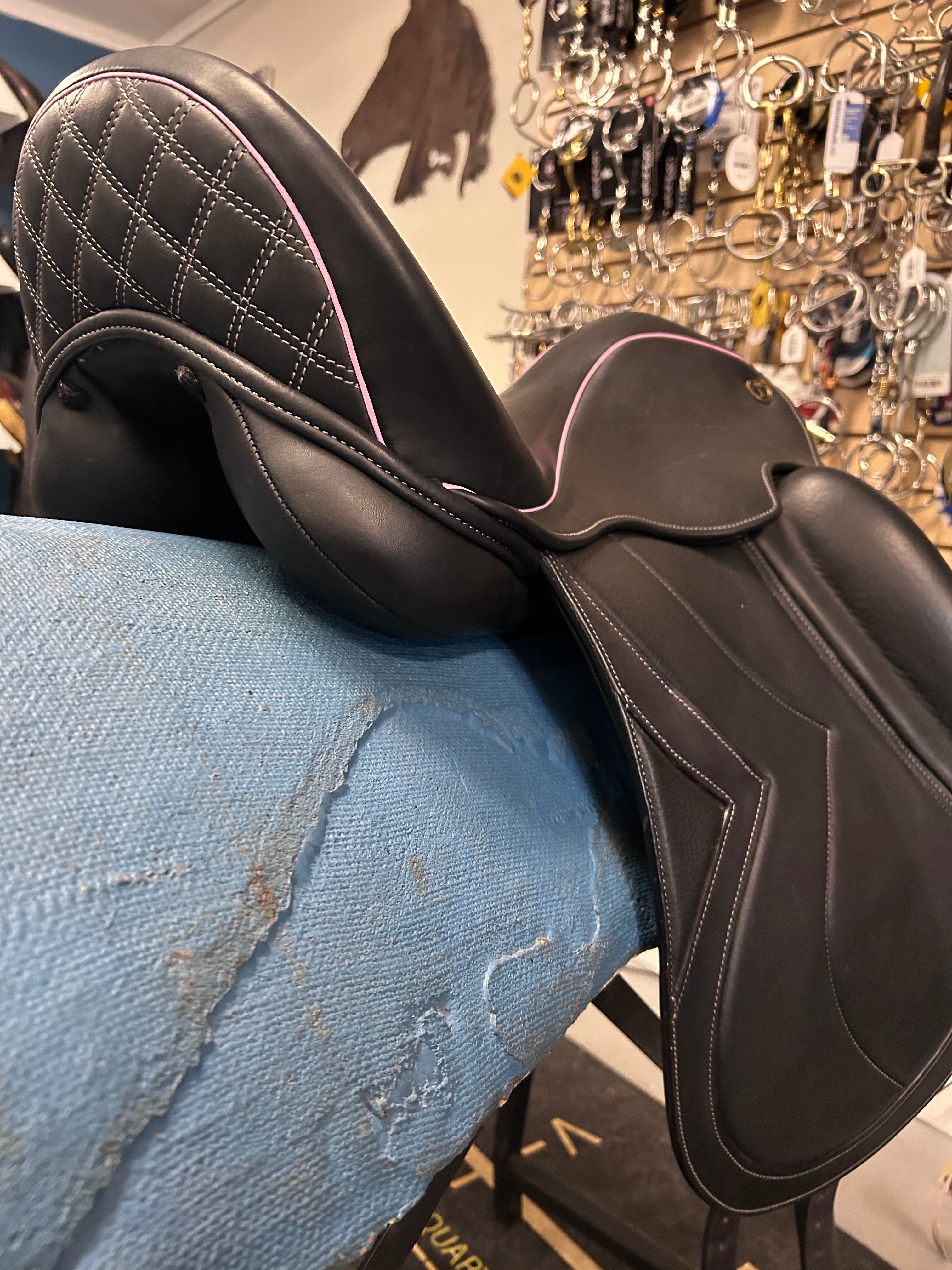 18" Lovas Legato Dressage Saddle-Saddle-Consignment-Evolution Equestrian Co.
