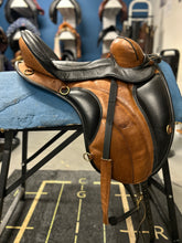 Load image into Gallery viewer, Sensation Hybrid Treeless Saddle
