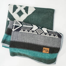 Load image into Gallery viewer, Wylde Brigade Latacunga Aztec Reversible Blanket: Queen
