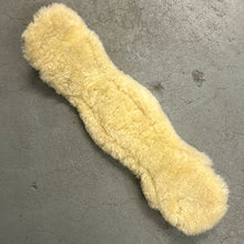 Load image into Gallery viewer, 22&quot; Natural Christ Sheepskin Dressage Girth-English Girth-Consignment-Evolution Equestrian Co.
