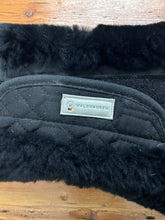 Load image into Gallery viewer, Waldhausen Lambskin Girth 30&quot;
