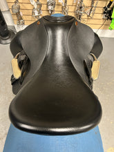 Load image into Gallery viewer, 18&quot; NSC Dressage Saddle
