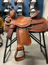 Load image into Gallery viewer, 15&quot; Sierra Logan Western Pleasure Saddle

