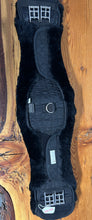 Load image into Gallery viewer, Waldhausen Lambskin Girth 30&quot;
