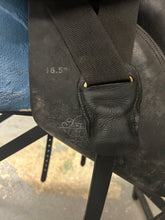 Load image into Gallery viewer, 16.5&quot; Val du Bois Versailles Dressage Saddle
