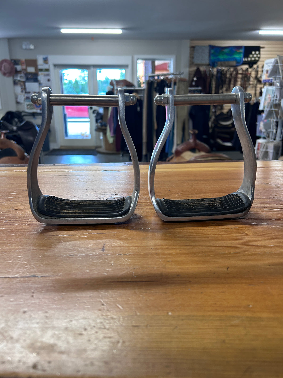 Aluminum Western Stirrups with Rubber Tread