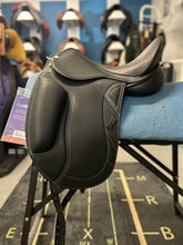 Load image into Gallery viewer, 17&quot; Colligate Integrity Monoflap Dressage Saddle
