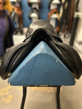 Load image into Gallery viewer, 17.5&quot; Stubben Virginia Close Contact Saddle
