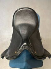 Load image into Gallery viewer, 17.5&quot; NSC Annika Dressage Saddle
