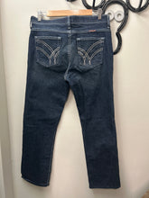 Load image into Gallery viewer, Wrangler Q-Baby Jeans Dark Wash  9/10 x 32
