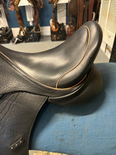 Load image into Gallery viewer, 17.5&quot; Custom Saddlery Wolfgang Gemini R Dressage Saddle
