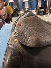 Load image into Gallery viewer, 17&quot; Lovatt &amp; Ricketts Dressage Saddle
