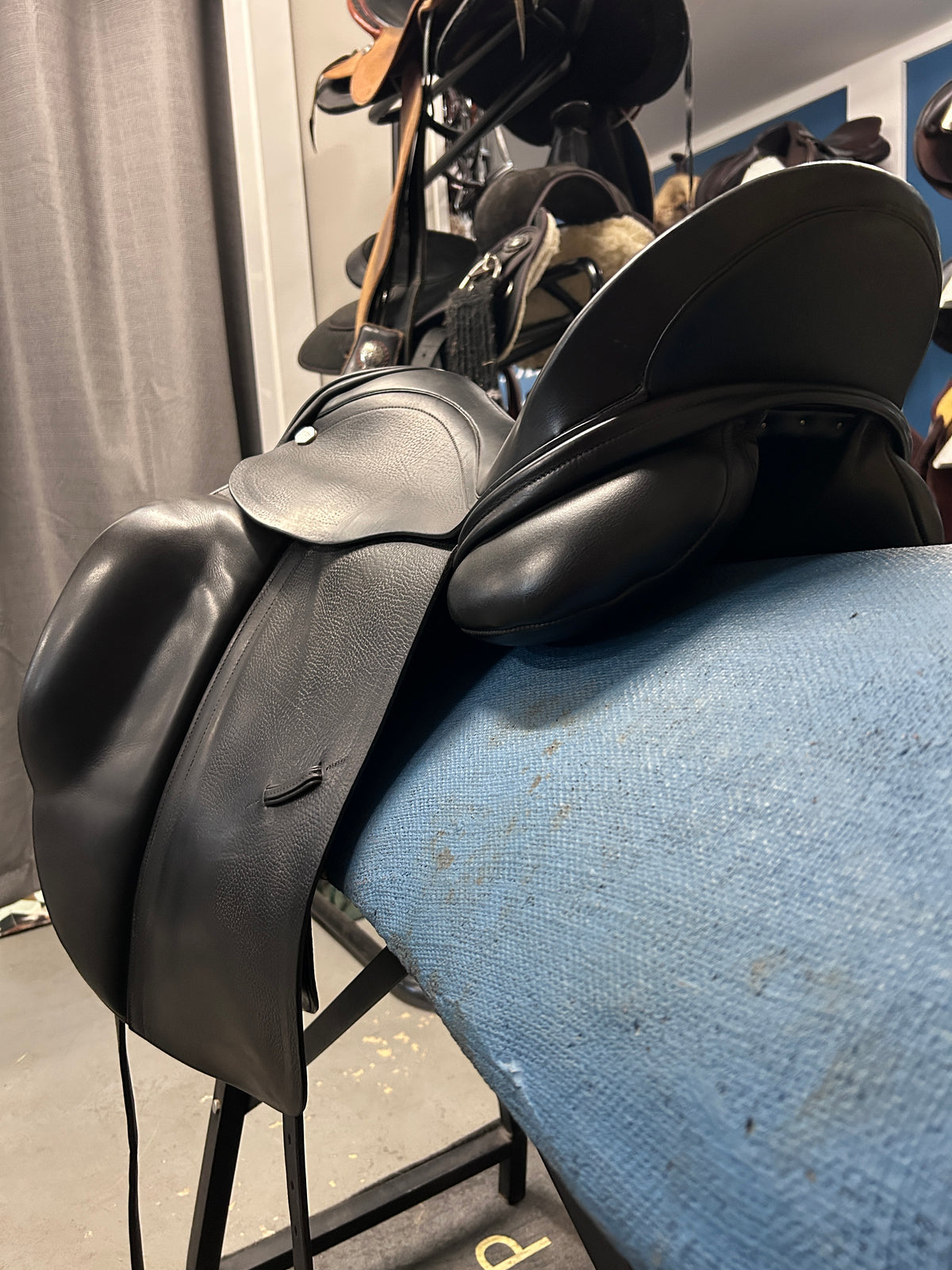 17" Albion Platinum Ultima Dressage Saddle