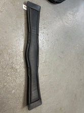 Load image into Gallery viewer, Jeffiers Elite Dressage Girth 26&quot;
