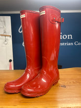 Load image into Gallery viewer, Hunter Red Boots 9
