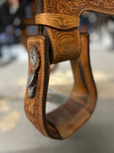 Load image into Gallery viewer, 16.5&quot; Custom Blue Ribbon Western Show Saddle
