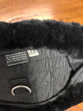 Load image into Gallery viewer, Waldhausen Lambskin Girth 30&quot;
