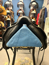 Load image into Gallery viewer, 18&quot; NSC Dressage Saddle
