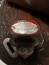 Load image into Gallery viewer, 15.5&quot; Circle Y Western Saddle
