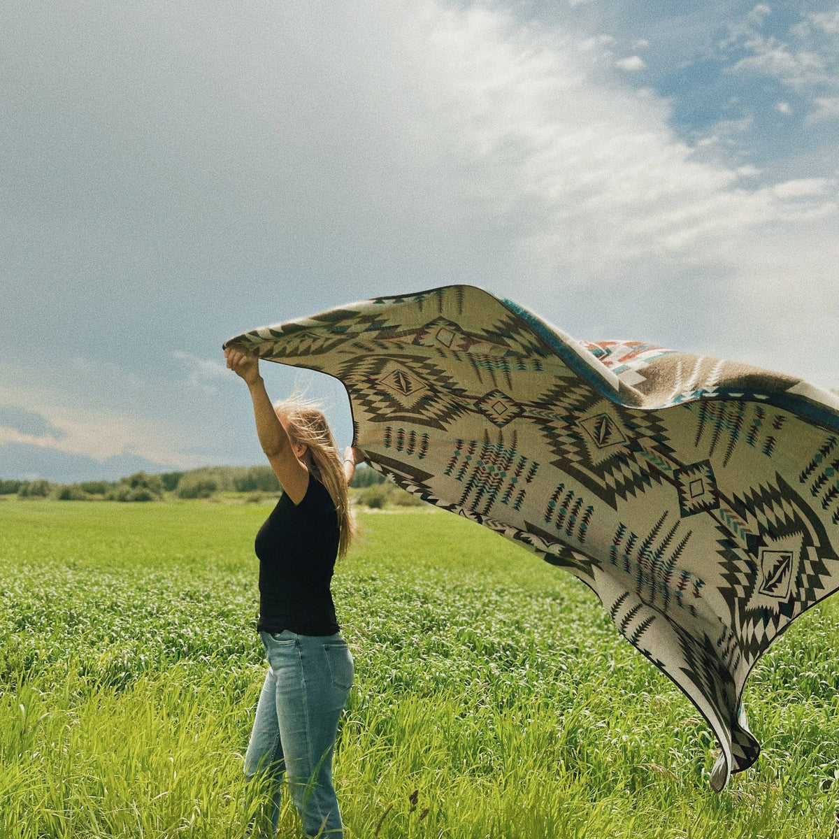 Wylde Brigade - Cuenca Aztec Reversible Blanket: Queen-Wylde Brigade-Evolution Equestrian Co.