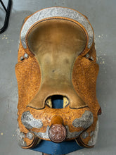 Load image into Gallery viewer, 16.5&quot; Custom Blue Ribbon Western Show Saddle
