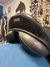Load image into Gallery viewer, 17&quot; Lovatt &amp; Ricketts Dressage Saddle
