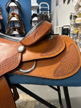 Load image into Gallery viewer, 16&quot; Champion Turf Western Saddle
