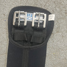 Load image into Gallery viewer, 24&quot; Stubben Dressage Girth
