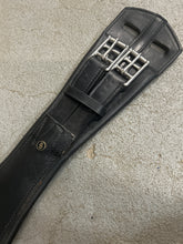 Load image into Gallery viewer, BR Leather Dressage Girth 28&quot;
