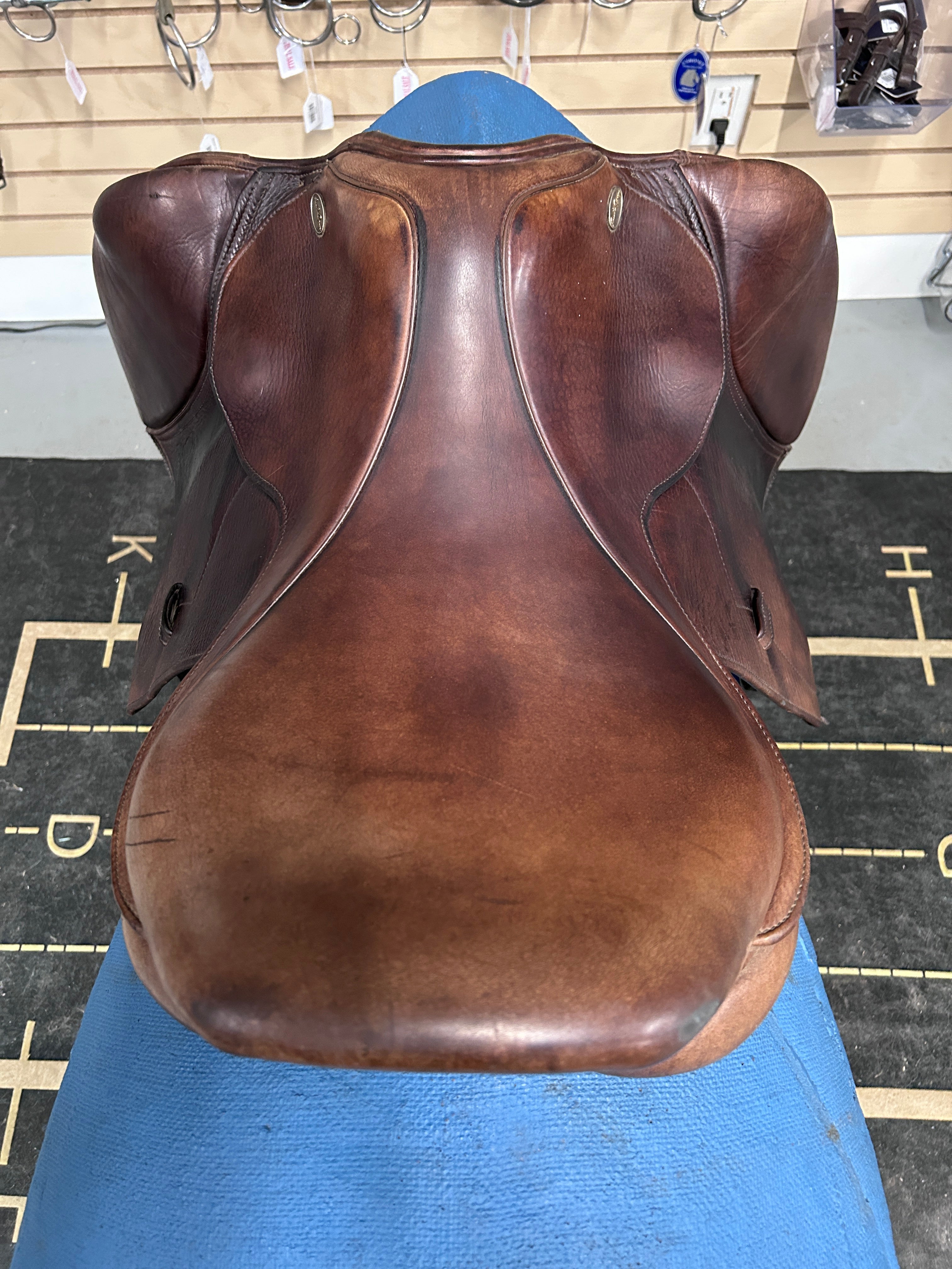 17.5" Santa Cruz Close Contact Saddle