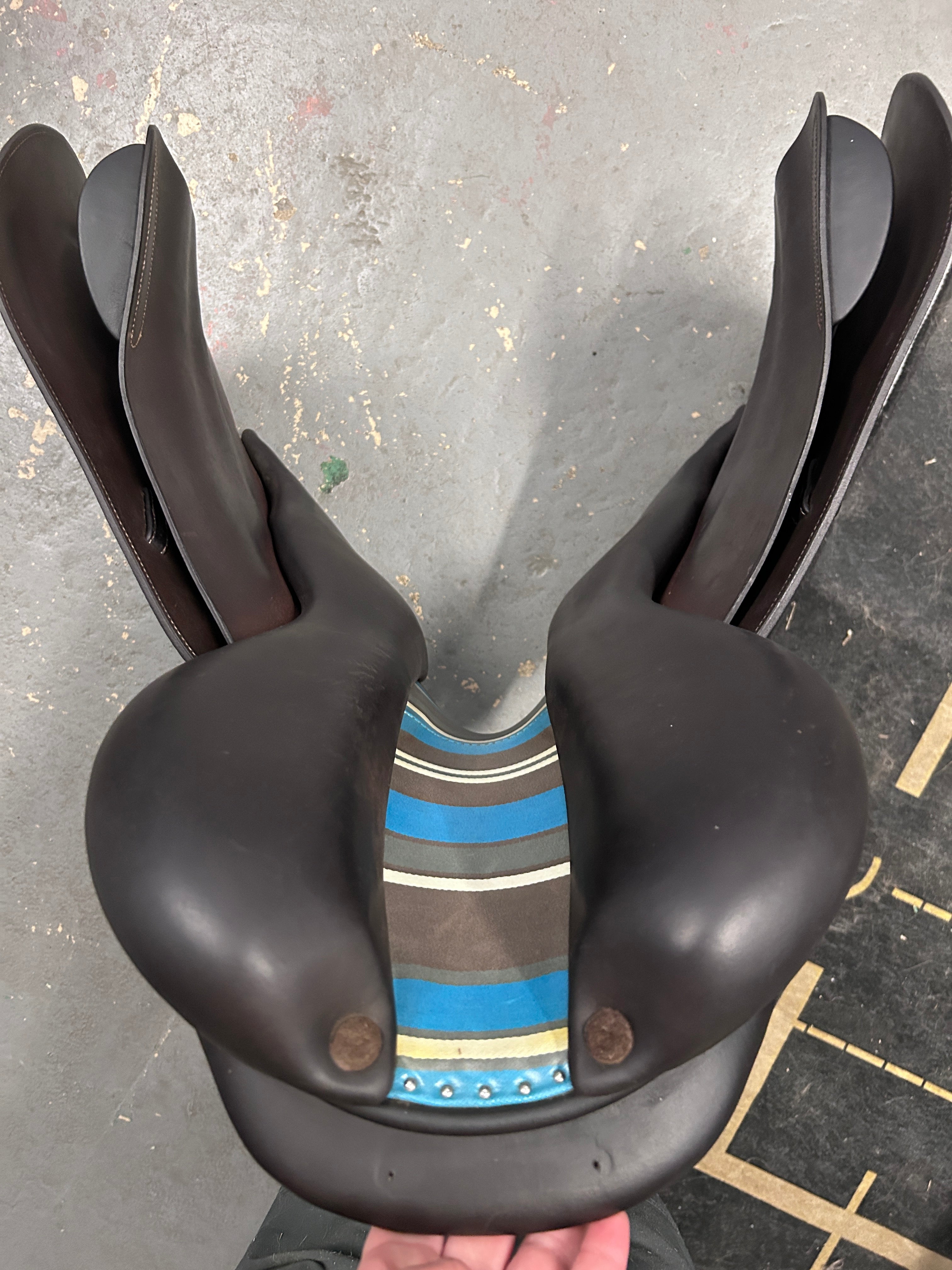 17" Voltaire Palm Beach 3AAA Close Contact Saddle