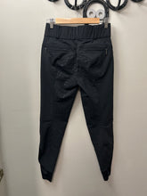 Load image into Gallery viewer, Derby Black Full Seat Breeches 28
