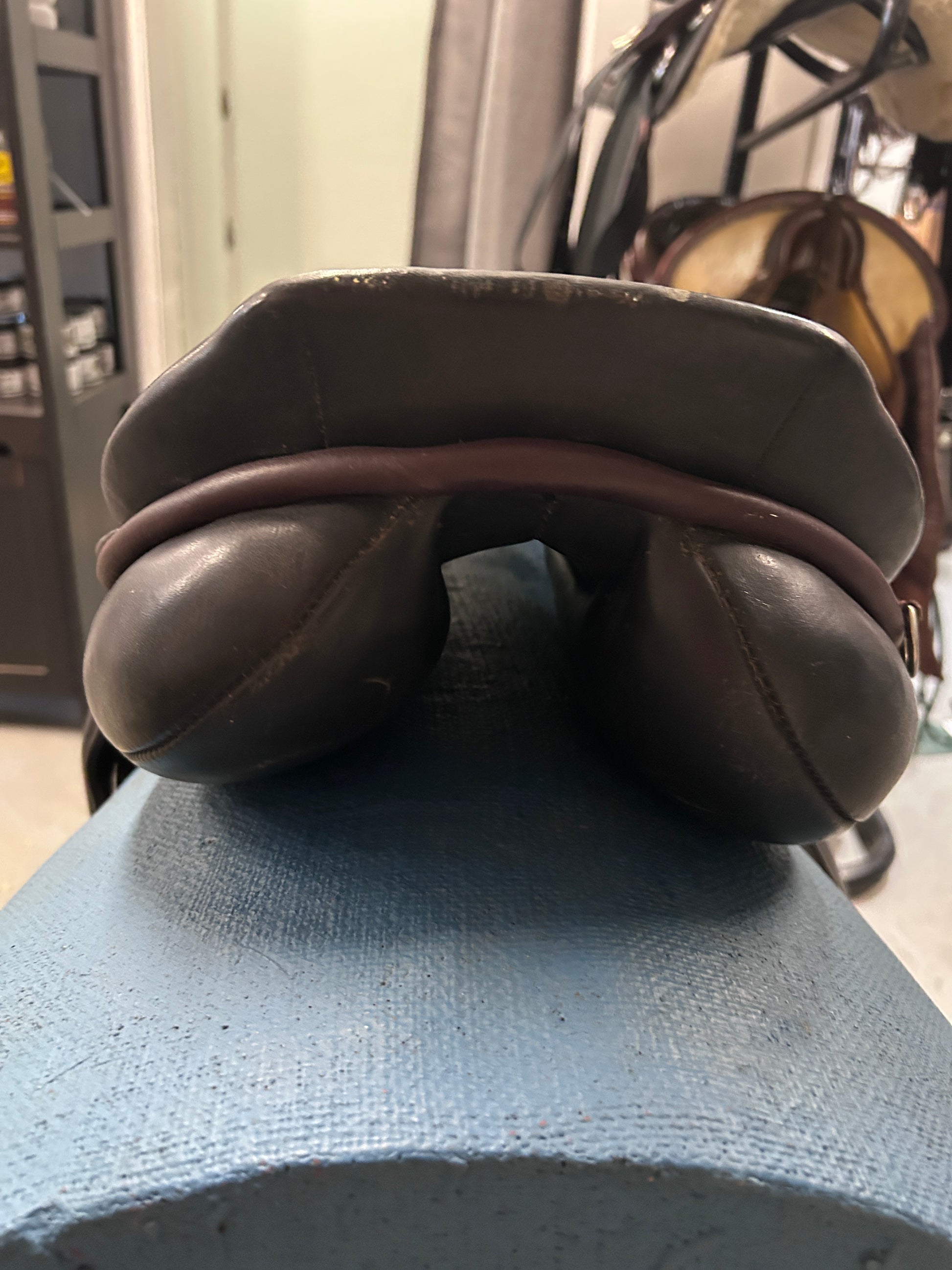17.5" Courbette Vision Close Contact Saddle-Saddle-Consignment-Evolution Equestrian Co.