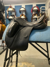 Load image into Gallery viewer, 17.5&quot; Custom Saddlery Wolfgang Gemini R Dressage Saddle
