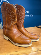 Load image into Gallery viewer, Canadian Made Tan Cowboy Boots 6.5

