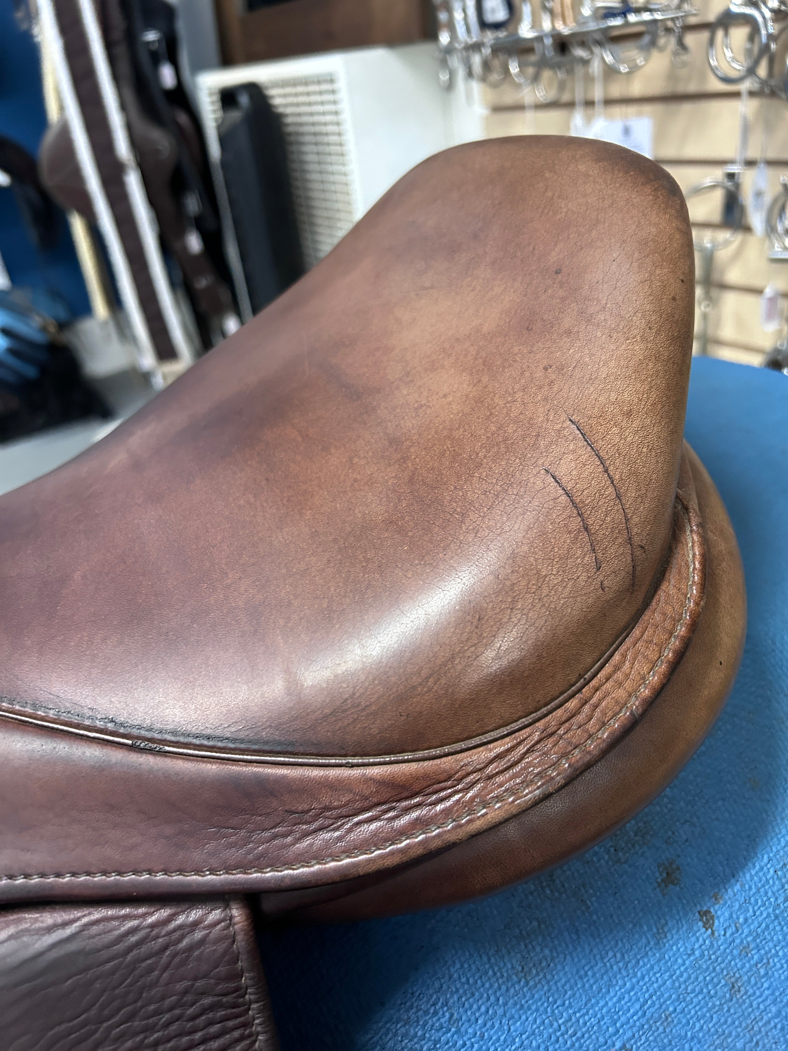 17.5" Santa Cruz Close Contact Saddle