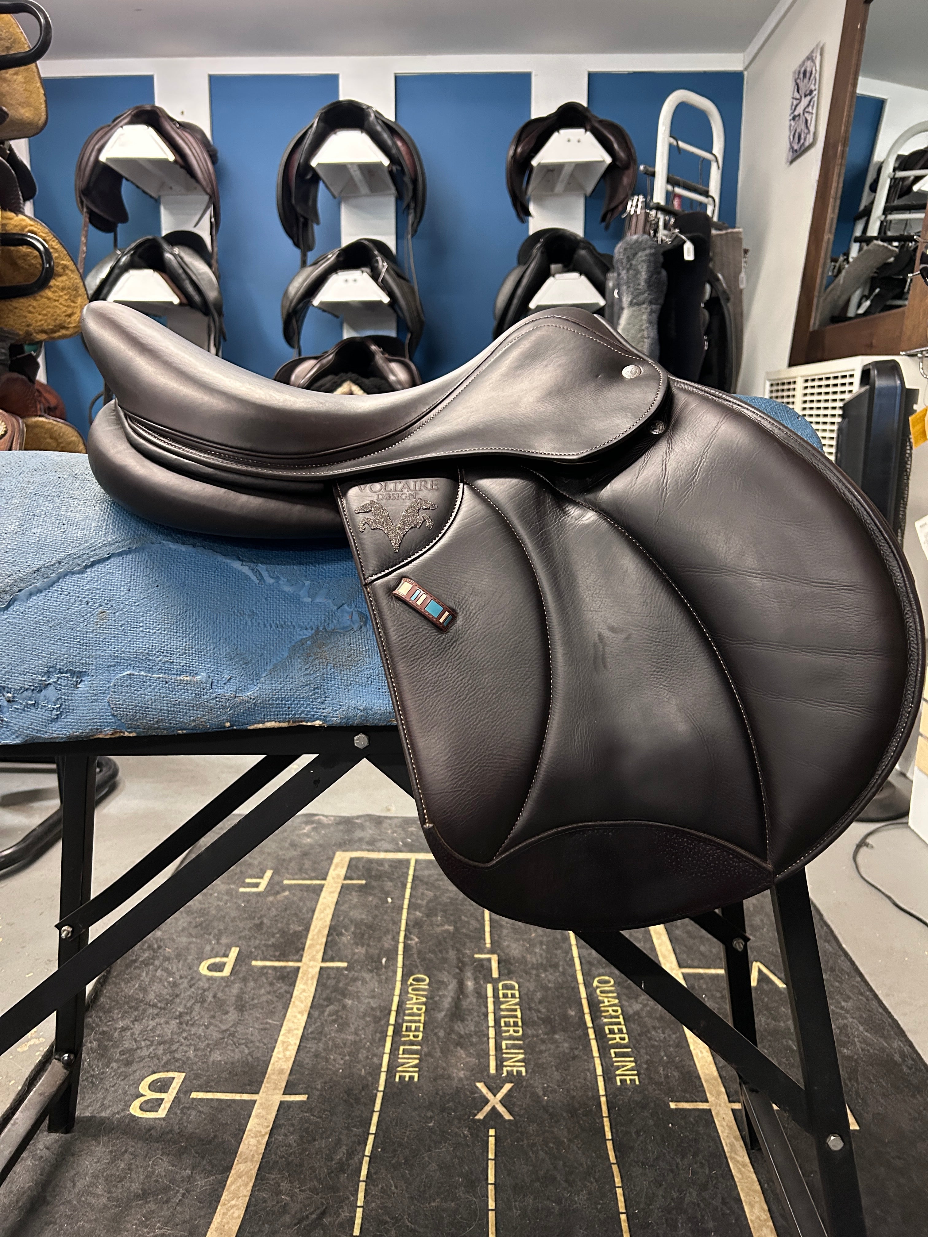 17.5" Voltaire Stuttgart 3A Close Contact Saddle