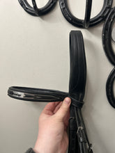 Load image into Gallery viewer, Prestige Black English Bridle
