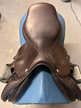 Load image into Gallery viewer, 17.5&quot; Amerigo Close Contact Saddle
