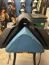 Load image into Gallery viewer, 16.5&quot; Val du Bois Versailles Dressage Saddle
