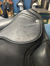 Load image into Gallery viewer, 16.5&quot; Val du Bois Versailles Dressage Saddle
