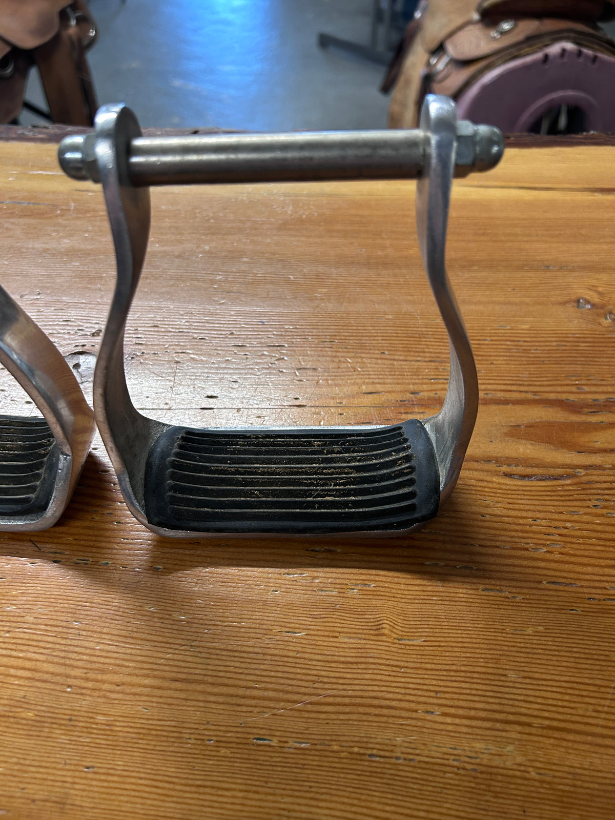 Aluminum Western Stirrups with Rubber Tread