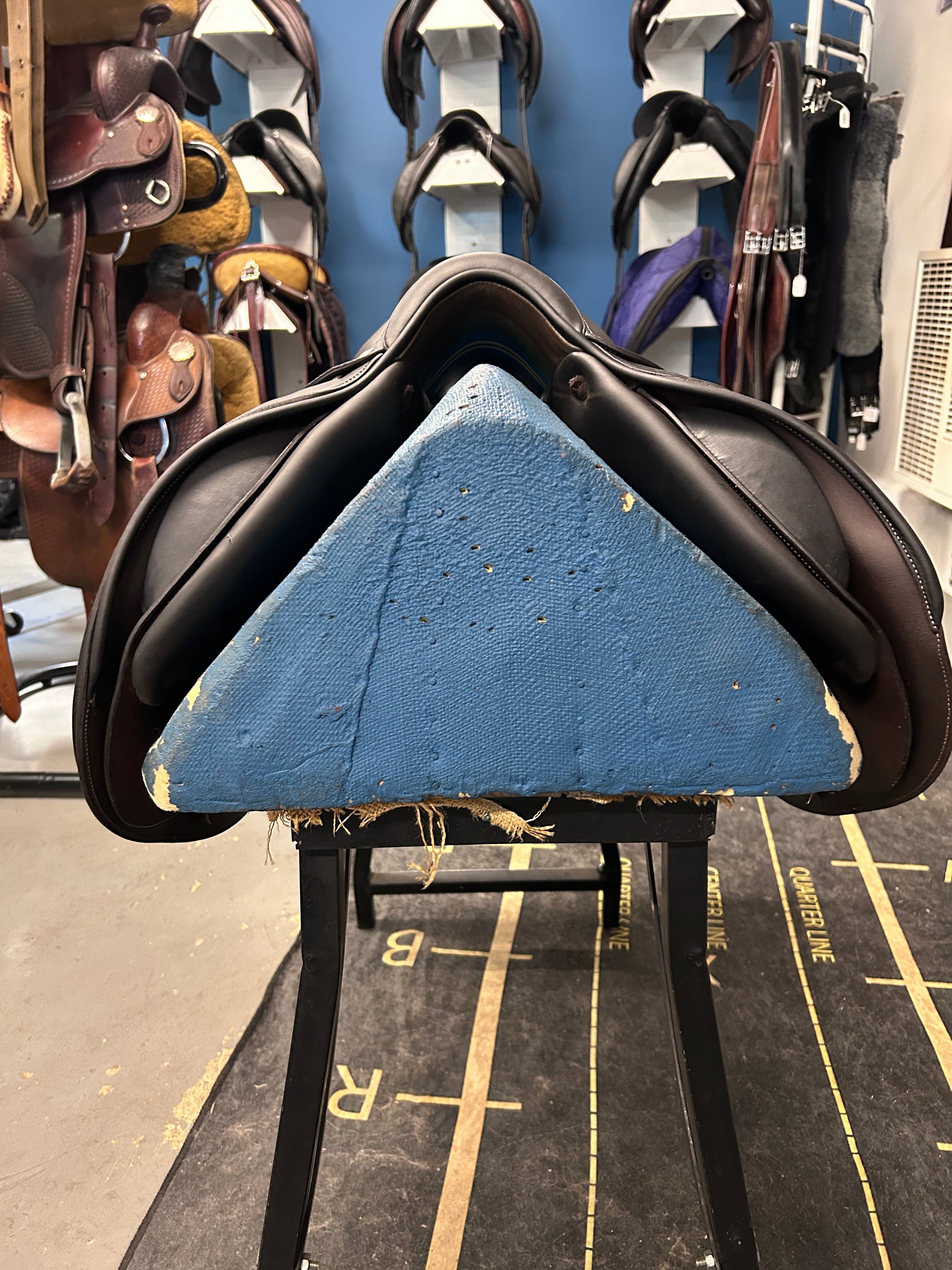 17" Voltaire Palm Beach 3AAA Close Contact Saddle