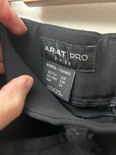 Load image into Gallery viewer, Ariat Pro Full Seat Breeches Black 32
