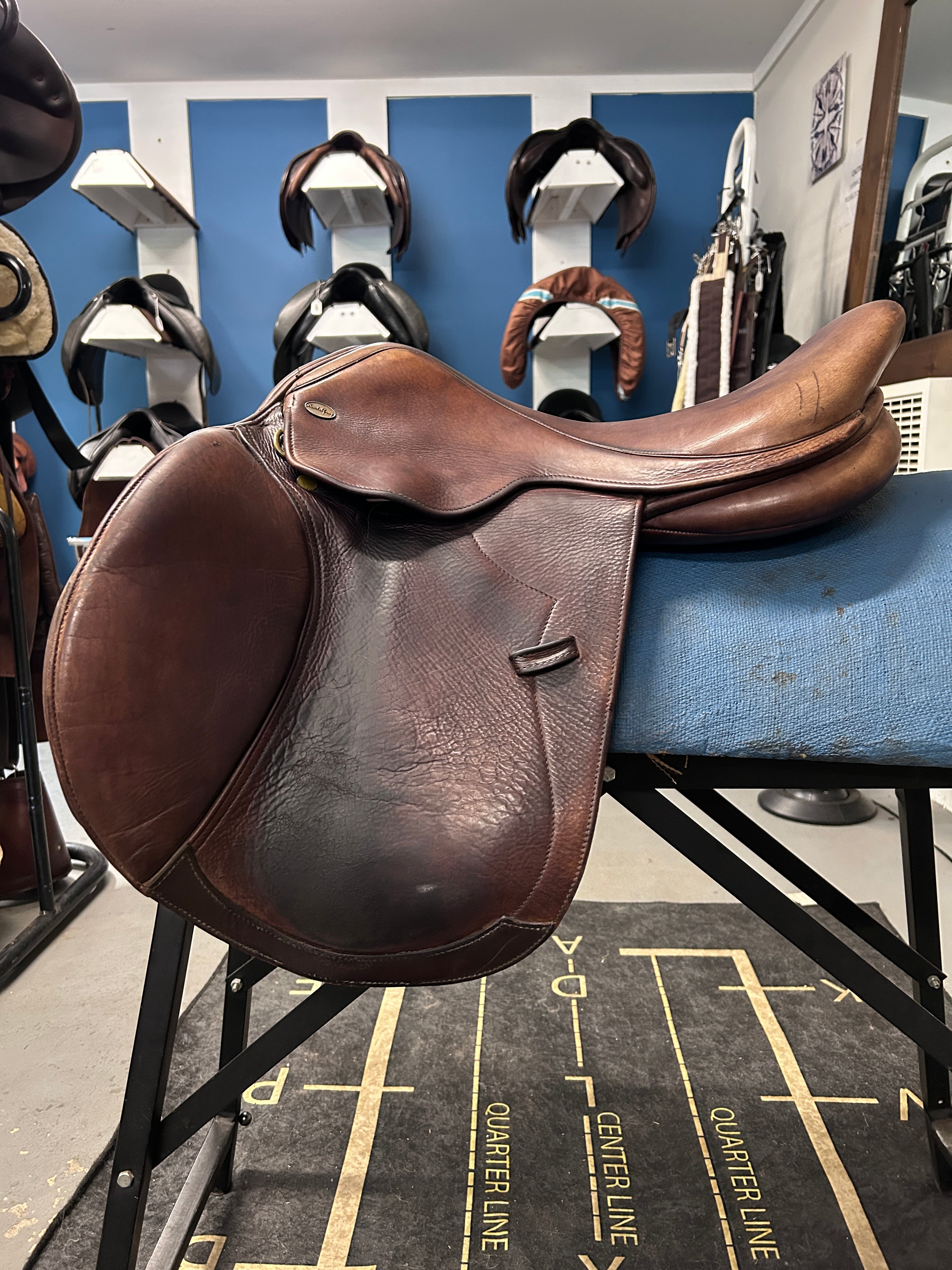 17.5" Santa Cruz Close Contact Saddle